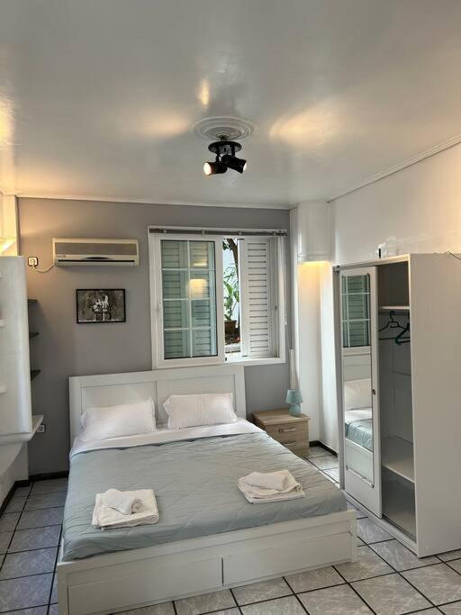 Apartamento Urban Flat Next To Kalimarmaro Atenas Exterior foto